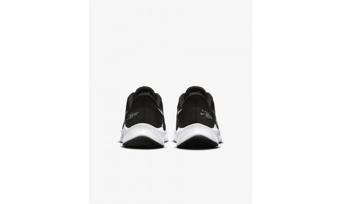 5 נעלי ריצה לגברים נייקי Nike, דגם Quest 4 בצבע שחור-לבן