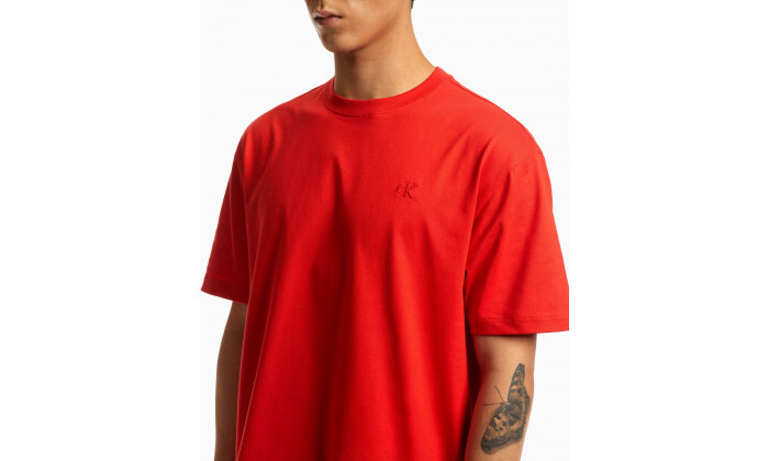 5 טי שירט לגברים קלווין קליין Calvin Klein דגם Relaxed Crew Neck בצבע אדום