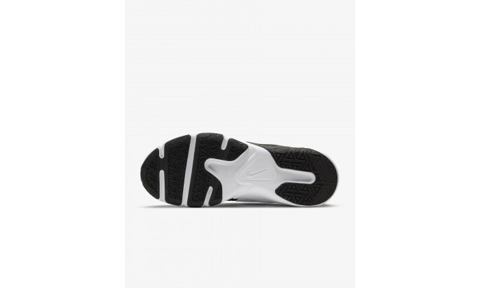5 נעלי ריצה לגברים נייקי Nike, דגם Legend Essential 2 בצבע שחור-לבן
