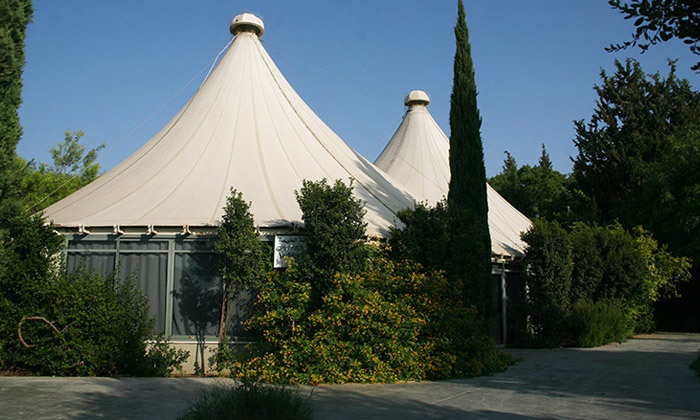 14 אוגוסט במלון נווה שלום: 2 לילות עם ארוחת בוקר כולל ילד ראשון חינם - גם בסופ"ש