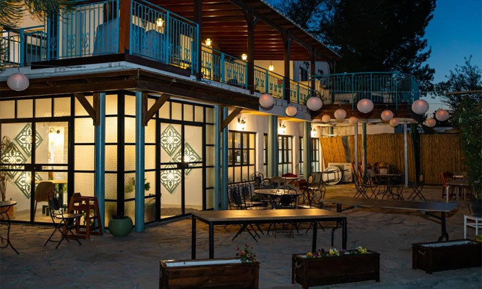 20 אוגוסט במלון נווה שלום: 2 לילות עם ארוחת בוקר כולל ילד ראשון חינם - גם בסופ"ש