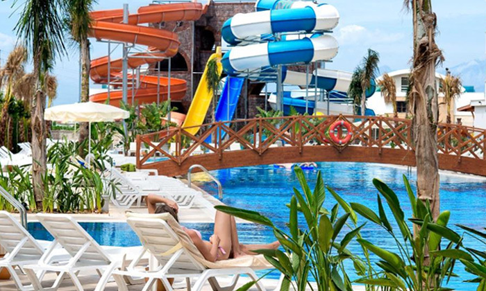 3 הכל כלול באנטליה, טורקיה: 3-7 לילות במלון 5* Lara Family Club עם פארק מים - גם בראש השנה