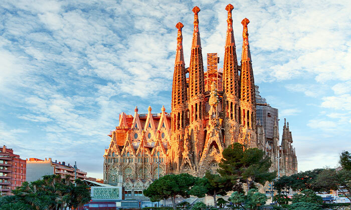 6 טיול מאורגן בברצלונה וקוסטה בראווה: 8 ימים ע"ב חצי פנסיון עם טיסות, סיורים ועוד