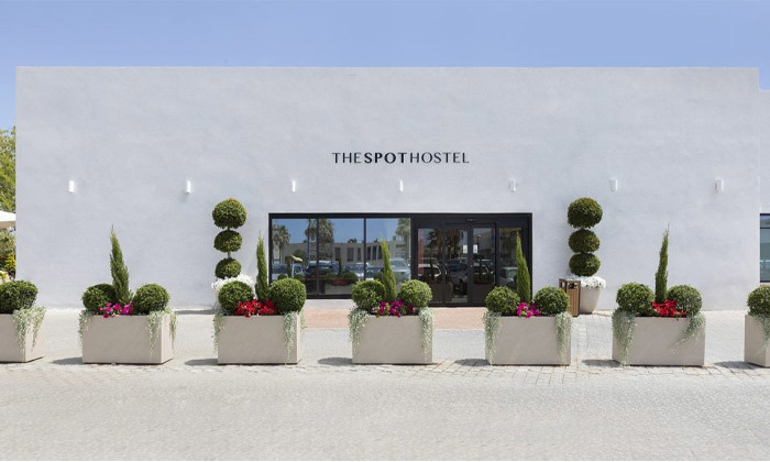 12 חוגגים את שבועות בספוט הוסטל The Spot Hostel בנמל ת"א 