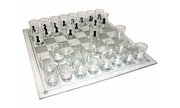 2 משחק שחמט שולחני בעיצוב כוסות שוט