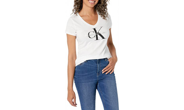 5 חולצת טי שירט לנשים קלווין קליין Calvin Klein דגם Foil Monogram Logo