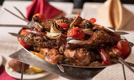 ארוחת פלטת בשרים במסעדת ביירות