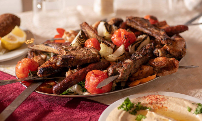 6 דואט בביירות: ארוחת קילו בשרים לזוג עם תוספות ושתייה במסעדת ביירות, ראשון לציון 