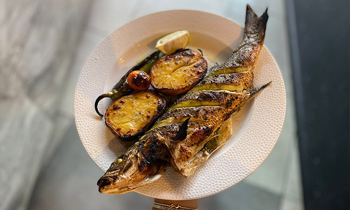 4 ארוחת דגים זוגית עם יין במסעדת גאטוס על המים הכשרה, אשקלון