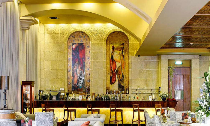 10 חופשה נוצצת בירושלים: לילה במלון עץ הזית כולל ארוחת בוקר וסיור כריסמס בעיר