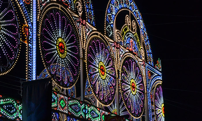 17 חופשה נוצצת בירושלים: לילה במלון עץ הזית כולל ארוחת בוקר וסיור כריסמס בעיר